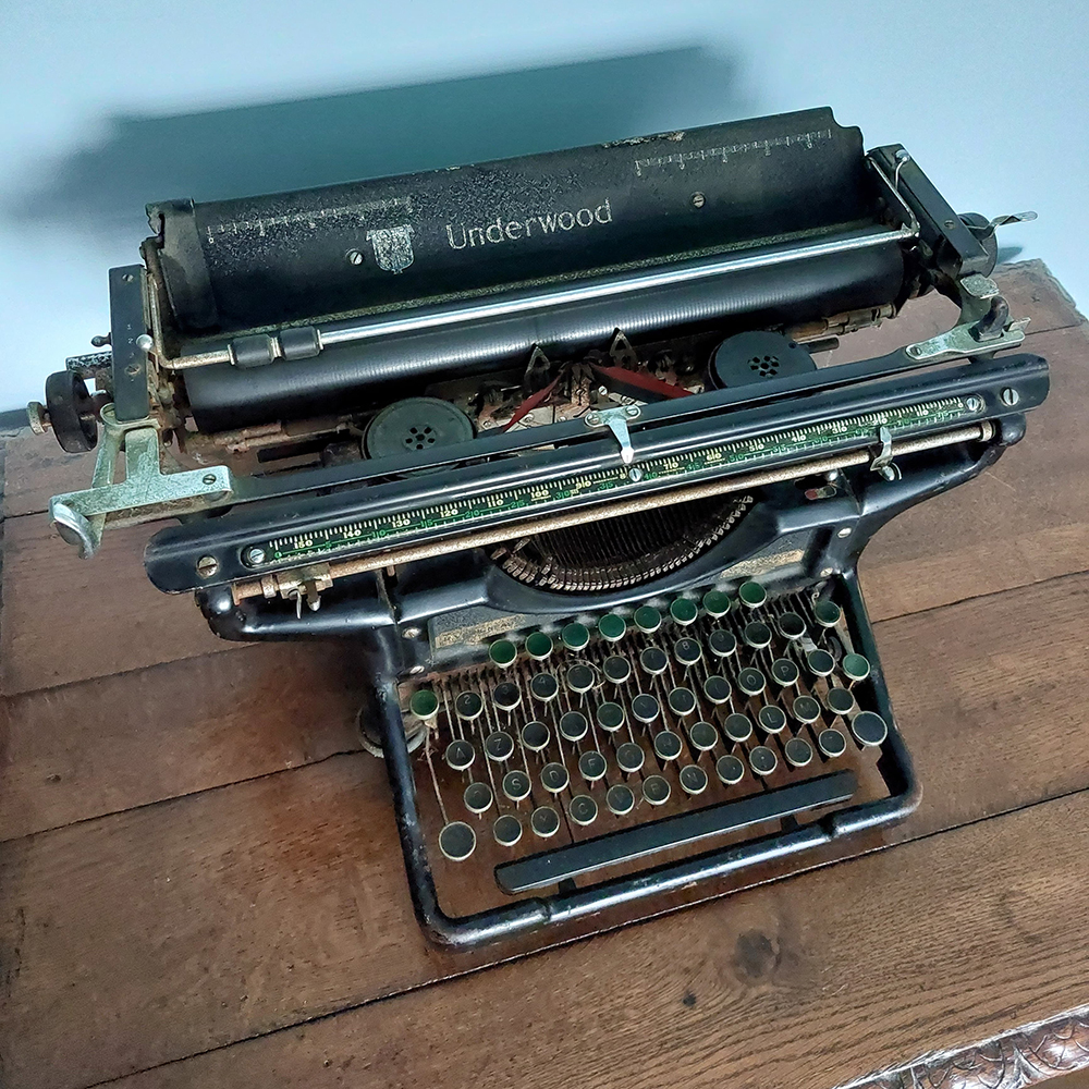 Dans notre bureau - Machine à écrire