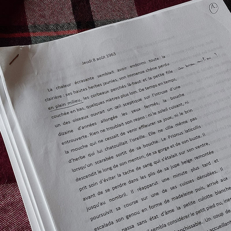 Première page du manuscrit. Énième relecture. Une correction de la main de Christian.