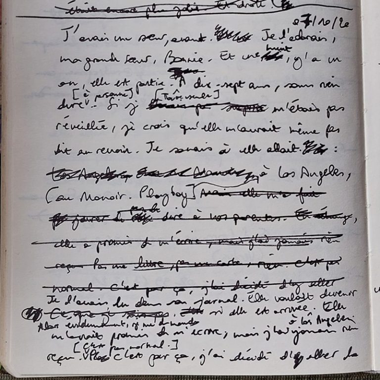 Une première version du début du roman datée du 7 octobre 2020. Il commence aujourd'hui par « J'avais une meilleure amie, avant » ! (On parle de sa sœur après seulement.) C'est intéressant de comparer les deux versions...
