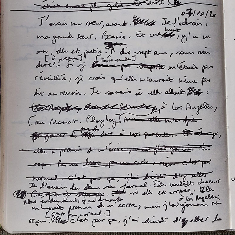 Une première version du début du roman datée du 7 octobre 2020. Il commence aujourd'hui par « J'avais une meilleure amie, avant » ! (On parle de sa sœur après seulement.) C'est intéressant de comparer les deux versions...