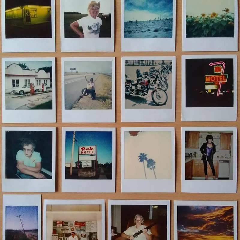 Quelques polaroids qui nous ont inspirés. Une femme qui nous fait penser à Lorraine et son Stetson, une vieille dame qui pourrait être celle qui fixe Amy depuis un diner et un jeune travesti qui donnera naissance à Liza.