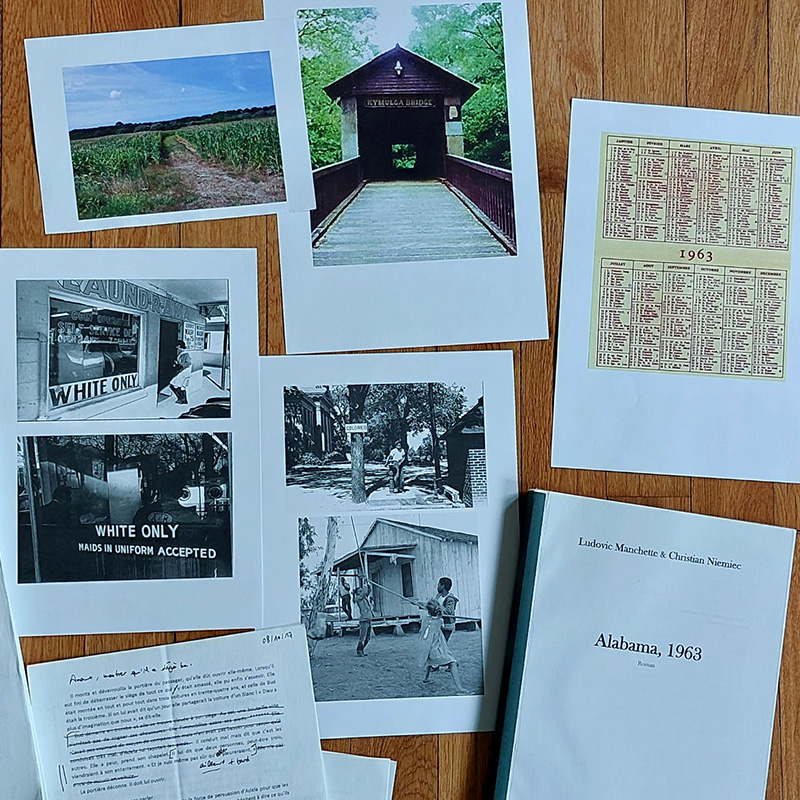 "En haut à gauche : Photo prise lors d'une promenade. Bud poursuivra une suspect dans un champ de maïs... À côté : Le pont Kymulga que traversent Adela et Bud et que nous avons traversé nous-même."